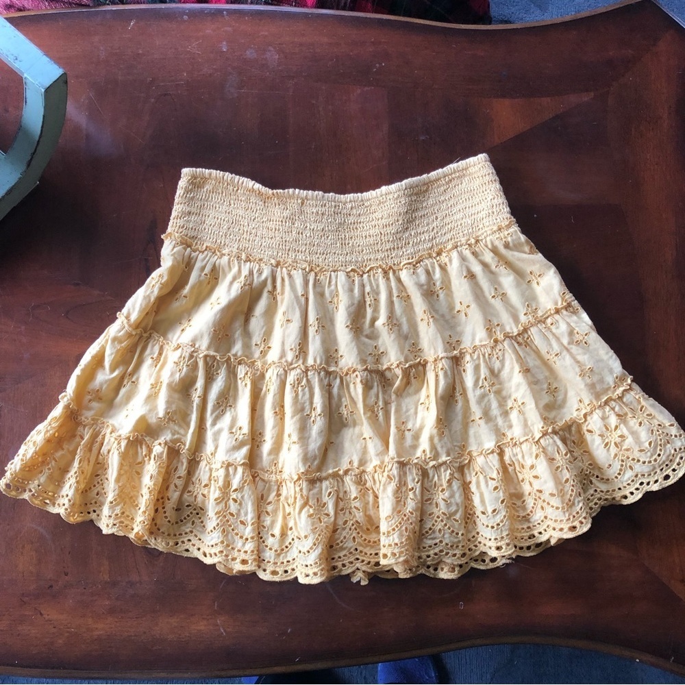 American Eagle outfitters yellow eyelet tiered mini skirt Size Medium - Picture 3 of 8
